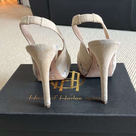House of Harlow cream suede heels. Size 38 - Picture 3 of 8